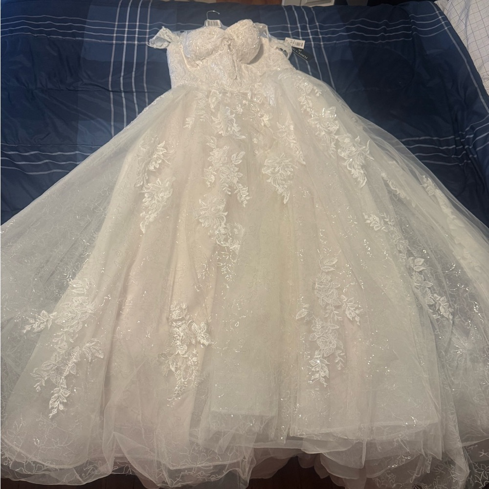 Oleg Cassini White Floral Lace Gown
